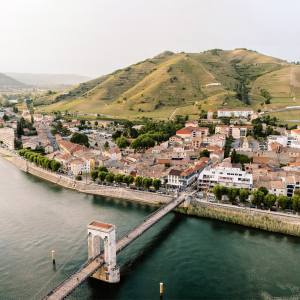106 - Vue aérienne de Tain